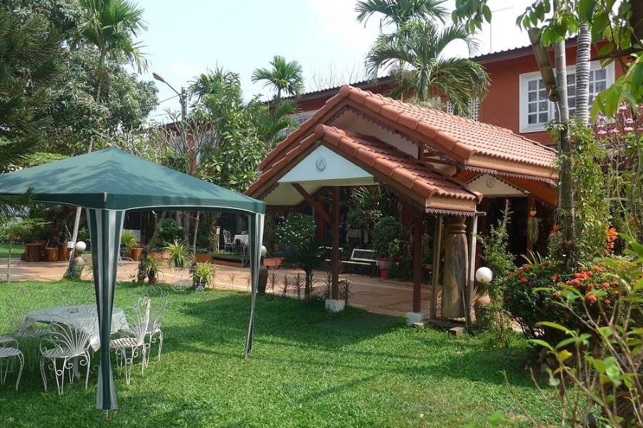 The restaurant in Vientiane features a spacious and tranquil garden