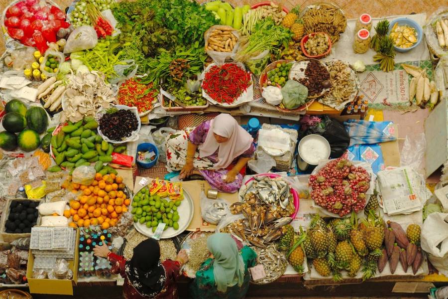 Malaysian cuisine blends the old with the new (Source: Zafigo)