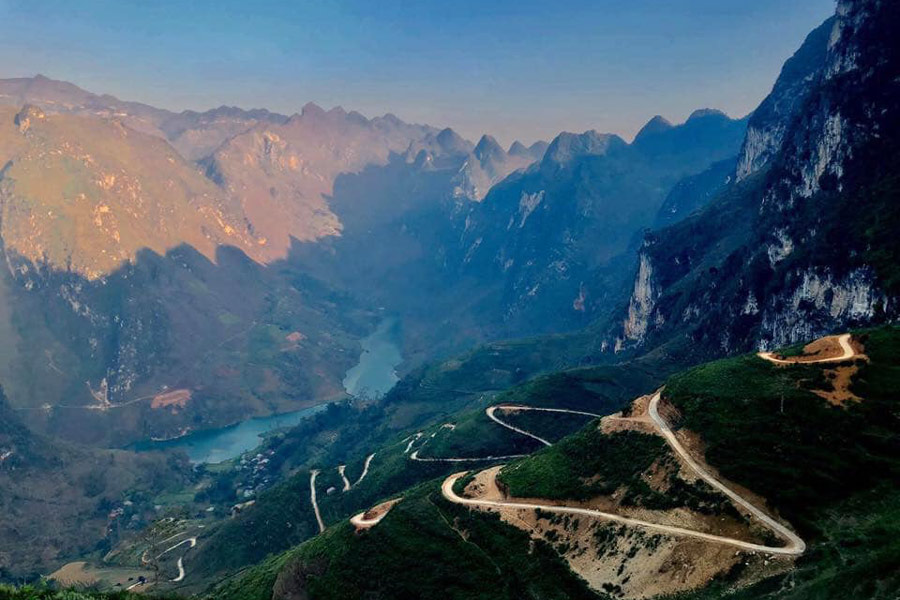 Mountain pass in Ha Giang - breathtaking panoramas of Ta Lang Pass