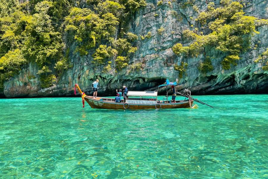 Koh Phi Phi boasts stunning landscapes and crystal-clear waters (Source: lifestyle)