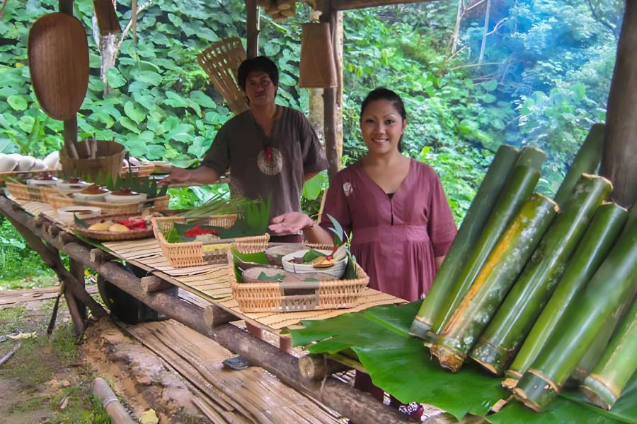 Enjoy traditional dishes cooked in bamboo by the Indigenous people