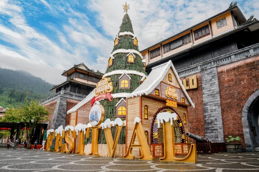 Culture colors from all over the world bring a Christmas atmosphere to Ba Na Hills