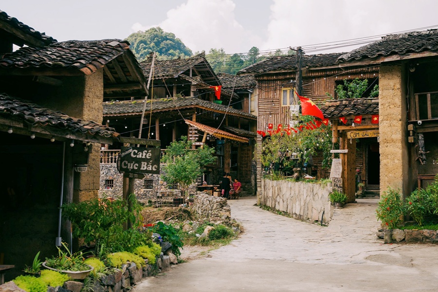 Lo Lo Chai Village