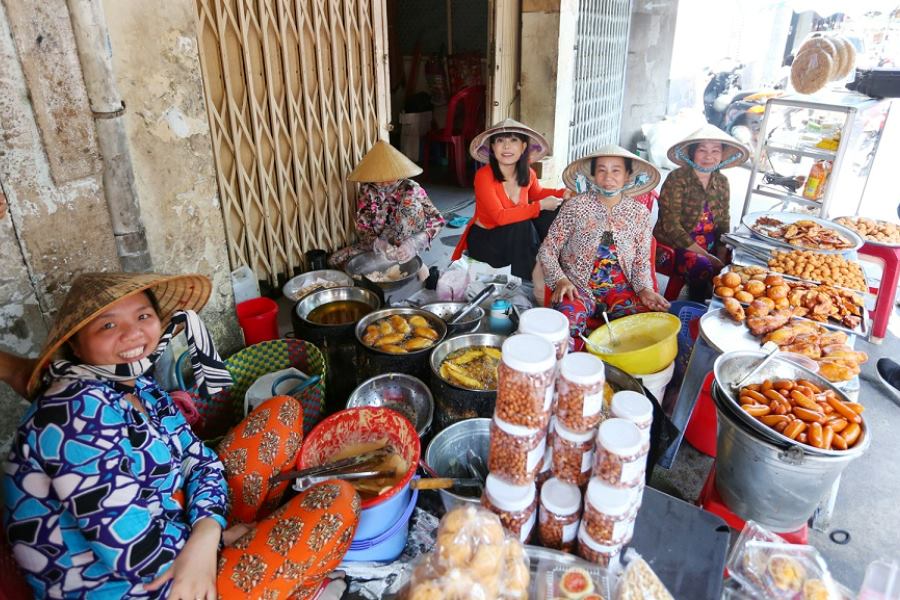 Locals always welcome visitors to try their dish&nbsp;