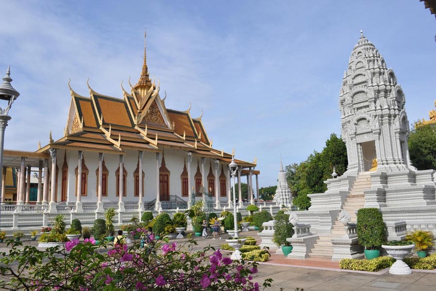 Where to Stay in Phnom Penh - temples