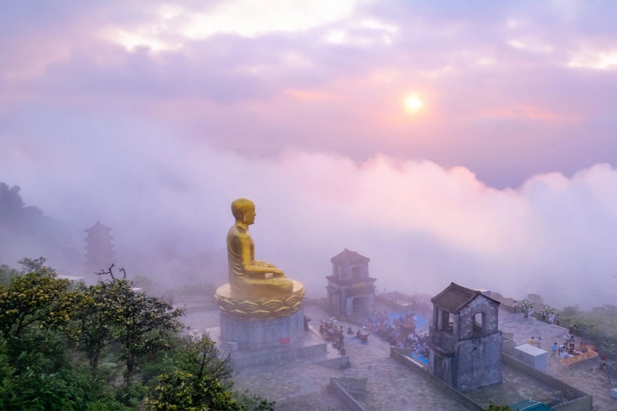 King Tran Nhan Tong -&nbsp; founder of the Truc Lam Zen School at Yen Tu