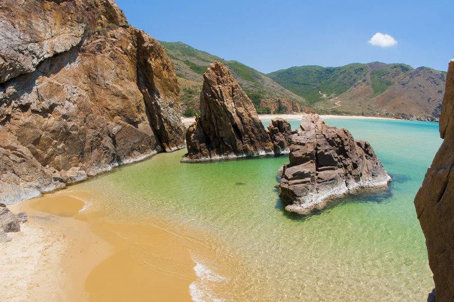 Ky Co Island is a scenic coastal destination situated in the Quy Nhon area of Binh Dinh Province in central Vietnam