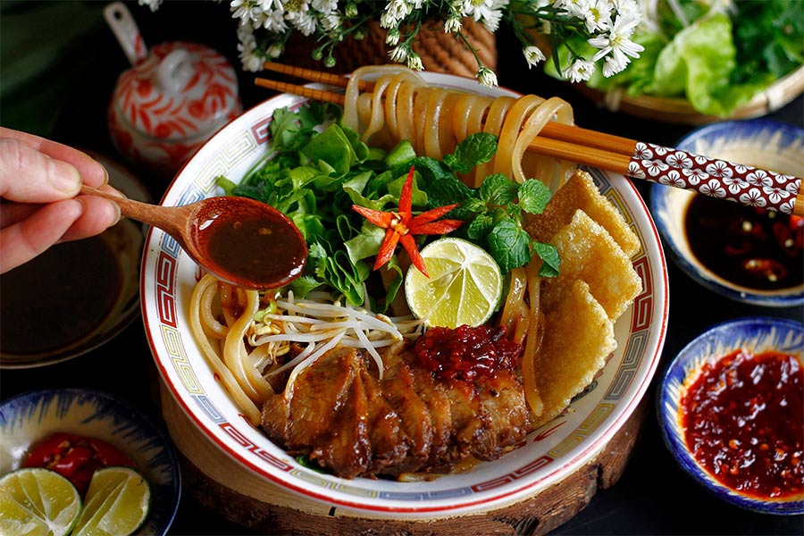 Things to do in Hoi An: Sample local cuisine