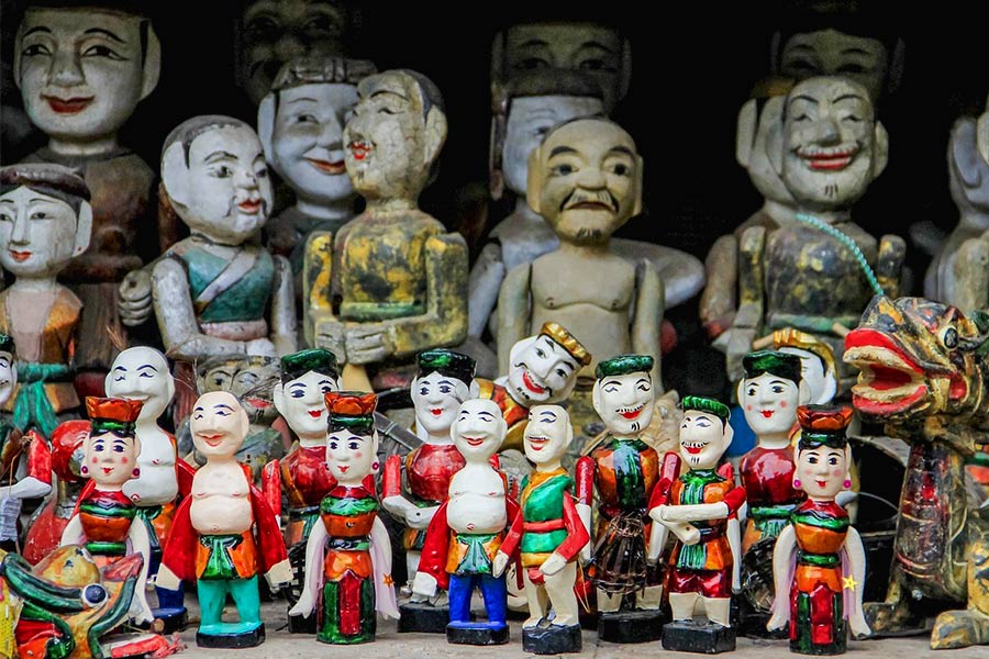 Buying sculptures offers you meaningful reminders about Vietnam's culture