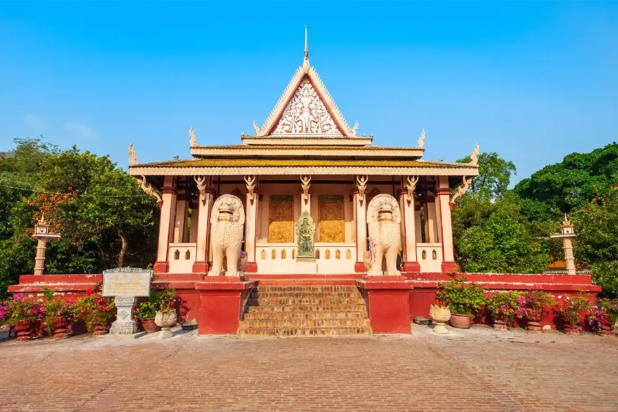 Wat Phnom Temple (Cre:Traveloka)