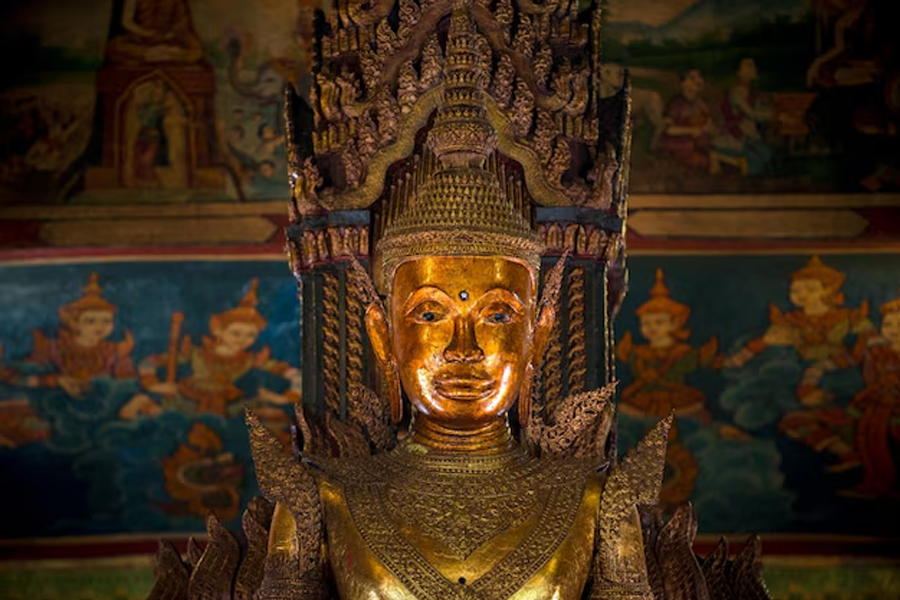 he Buddha Statue inside Wat Phnom’s complex (Cre: Freepik)