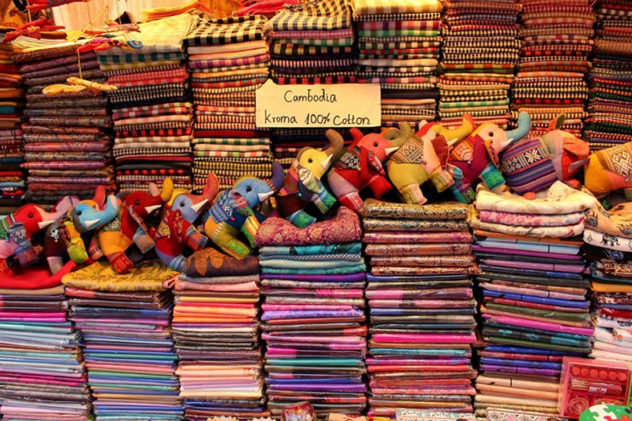 Handicraft market in Koh Dach, Kandal 