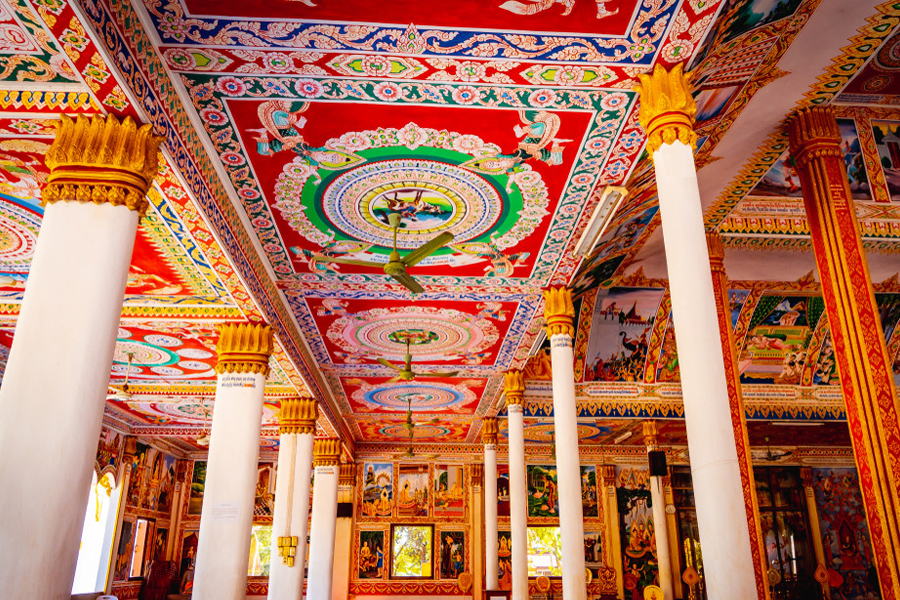 The vibrant decoration in the interior of Pha That Luang