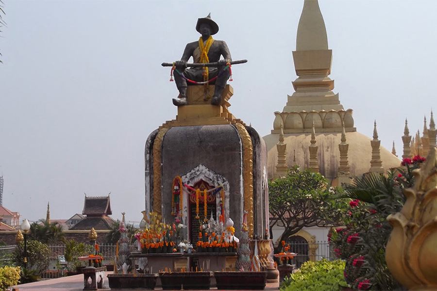 Statue of King Sethathirath in Pha That Luang’s garden