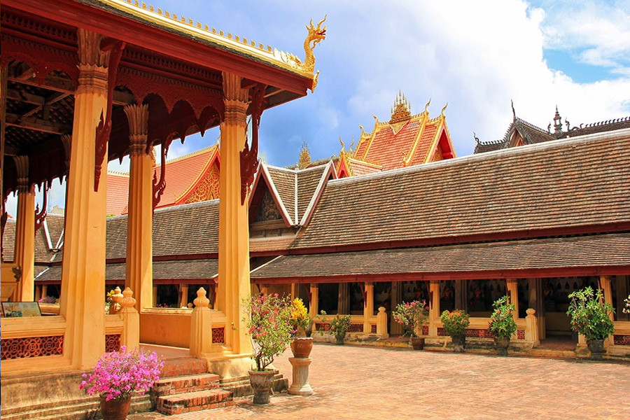 The unique architecture of Wat Si Saket 