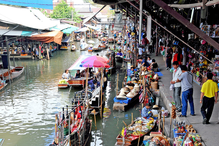 The heart of Damnoen Saduak, this iconic floating market is a must-visit