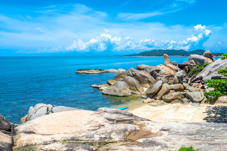 Hin Ta and Hin Yai, commonly known as the Grandfather and Grandmother Rocks, are unique and amusing rock formations located on the southern coast of Koh Samui