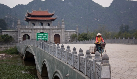 Ninh Binh Trip Full-day: Explore Hoa Lu & Trang An