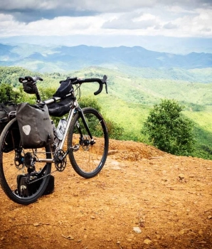 Vietnam Laos Cycling Tour 7 days: Cross-border Excursion