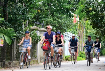 Cycling to Thuy Bieu village (B, L) 