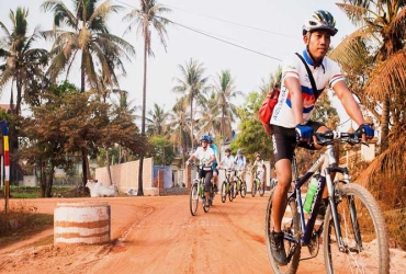 Siem Reap – Rolous – Beng Mealea – Overnight in Camp (B, L, D) (Cycling distance: 60km)