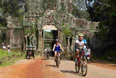Siem Reap – Grand Circuit of Angkor – Tonle Sap – Siem Reap (B, L) (Cycling distance: 45km)