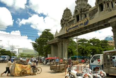 Bangkok –Poipet-Battambang (B, L)