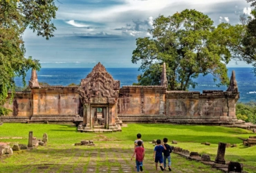 Sam Rong - Anlong Veng - Preah Vihear - Tbeng Meanchey (B, L, D)