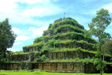 Tbeng Meanchey - Koh Ker - Siem Reap (B, L, D)