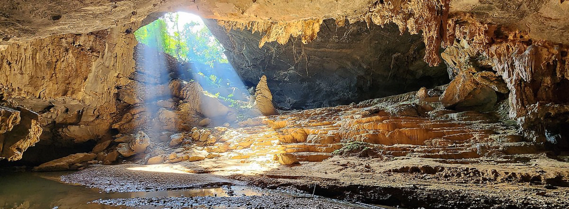 Nguom Ngao Cave