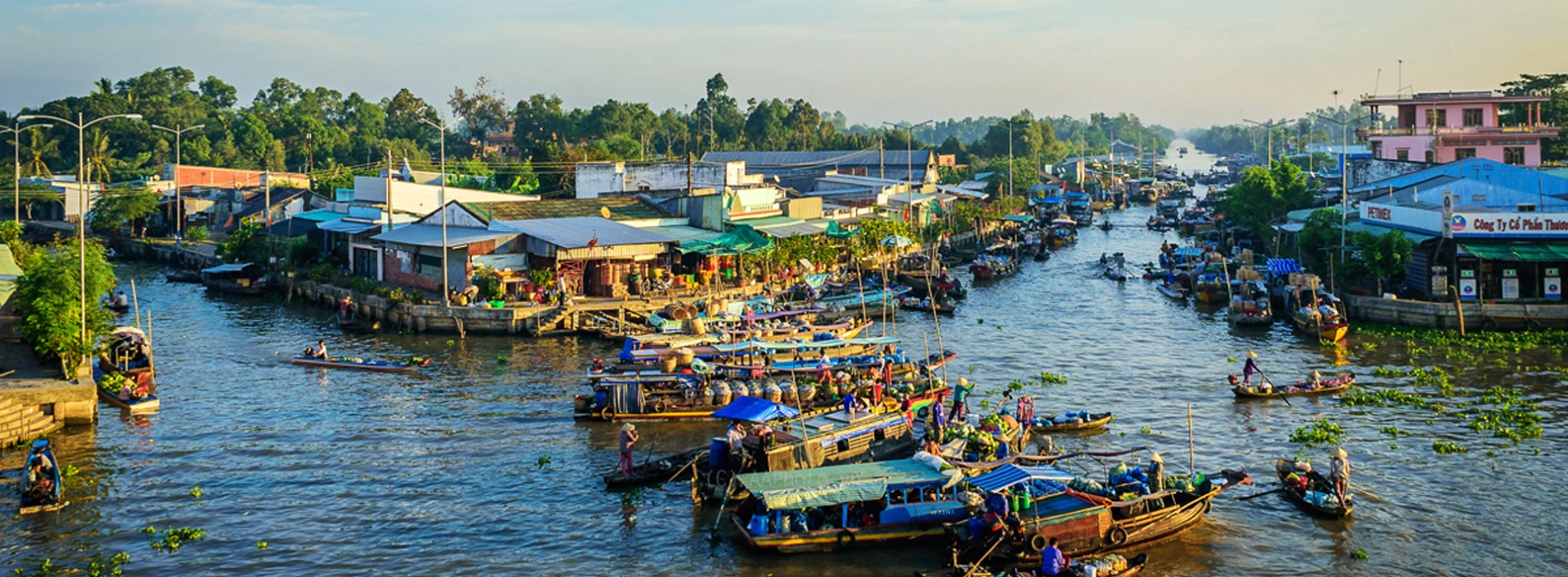 Top 5 most beautiful floating markets in Vietnam