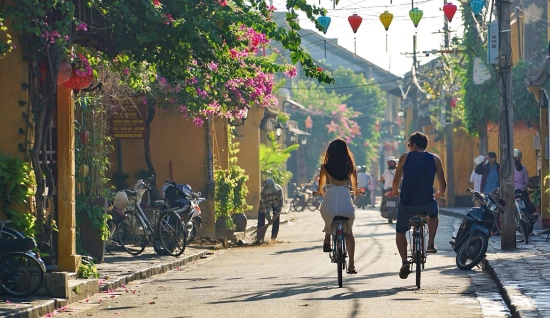 Center Vietnam Cycling Tour 4 Days: Hoi An to Hue Adventure