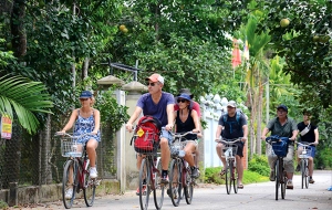 Center Vietnam 5-hour Trip: Riding tour in Thuy Bieu village