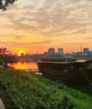 Full-day Tour in Hue: Cruise trip on Perfume River