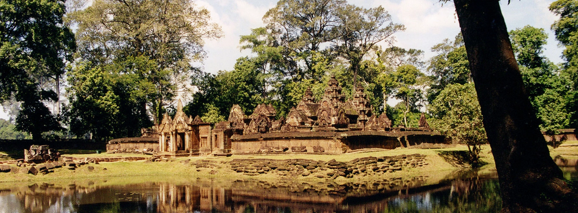 Explore the most beautiful pink stone temple in Cambodia - Banteay Srei temple