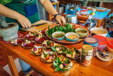 Chiang Mai –Thai Cooking class at Organic Farm (B, L) *Join-in*