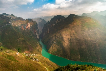 Ha Giang city - Hanoi (B, L)