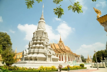Phnom Penh city tour – Flight to Vientiane – City tour (B)