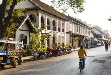 Hanoi – Flight to Luang Prabang (B)