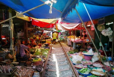 Bangkok – Damnoen Saduak Floating Market - Maeklong Railway Market – Ayutthaya(B)