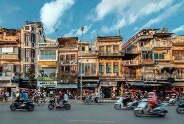 Hanoi – Flight to Siem Reap (B)