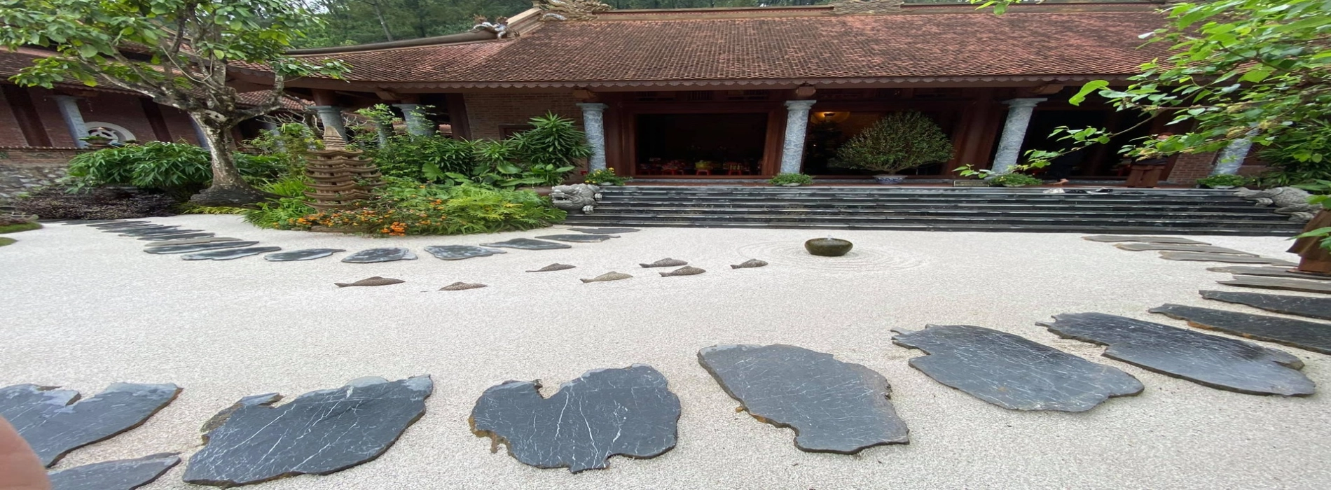 Dia Tang Phi Lai Pagoda