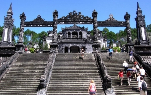 1-day Trip to Hue: Royal Tombs Exploration