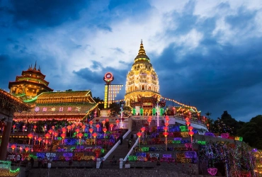 Penang (Walking tour, including Clan Jetty & Kek Lok Si Temple)