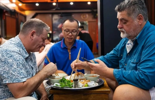 5 best Vietnam food tour attracting foreign tourists