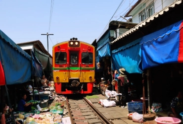 Bangkok - Maeklong Railway Market  - Amphawa (L)