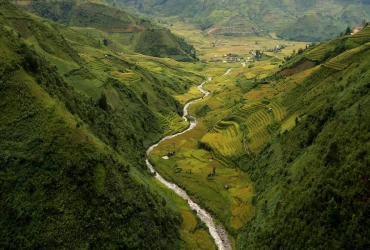 Trekking Mu Cang Chai terraces fields