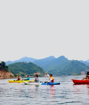 Hoa Binh Tour 2-Day: Kayaking in Da Bac Scenic Lakes