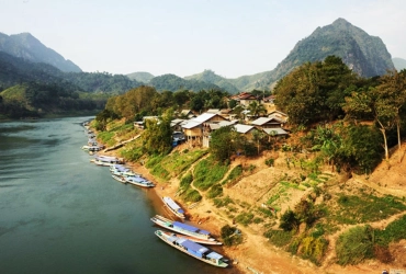 Homestay in a beautiful small village on the Nam Ou River (B/L)