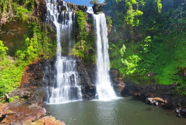 Ethnic groups and waterfalls discovery